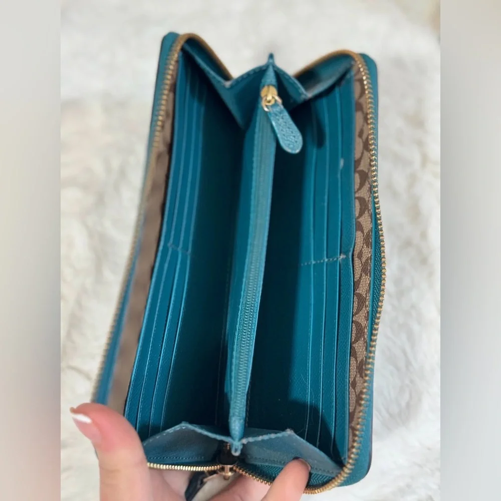 Coach teal leather long zippy wallet - Picture 3 of 9